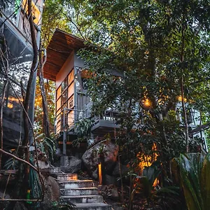 Warehouse Hostal